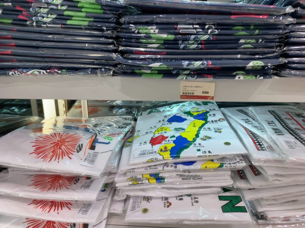 桃園空港　台湾の地図のTシャツのお土産