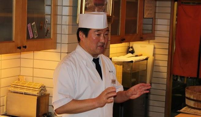 銀座・高級寿司店「神火」でインバウンド寿司教室イベント　店主の説明