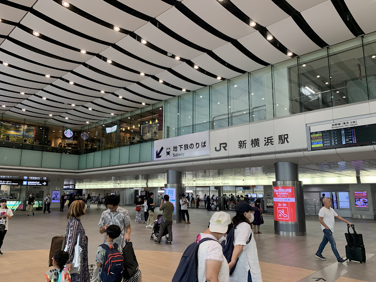 新横浜駅のショッピングモール・買い物スポット