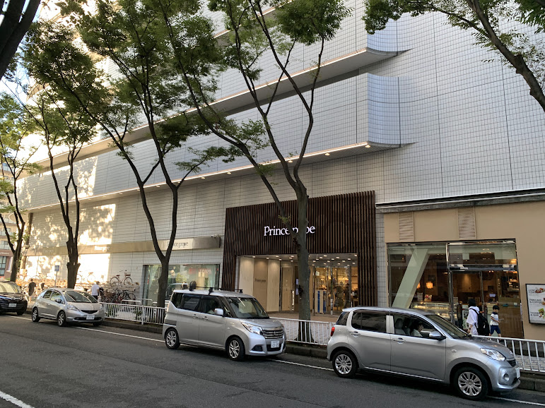 新横浜駅プリンスペペ路地裏側の出口