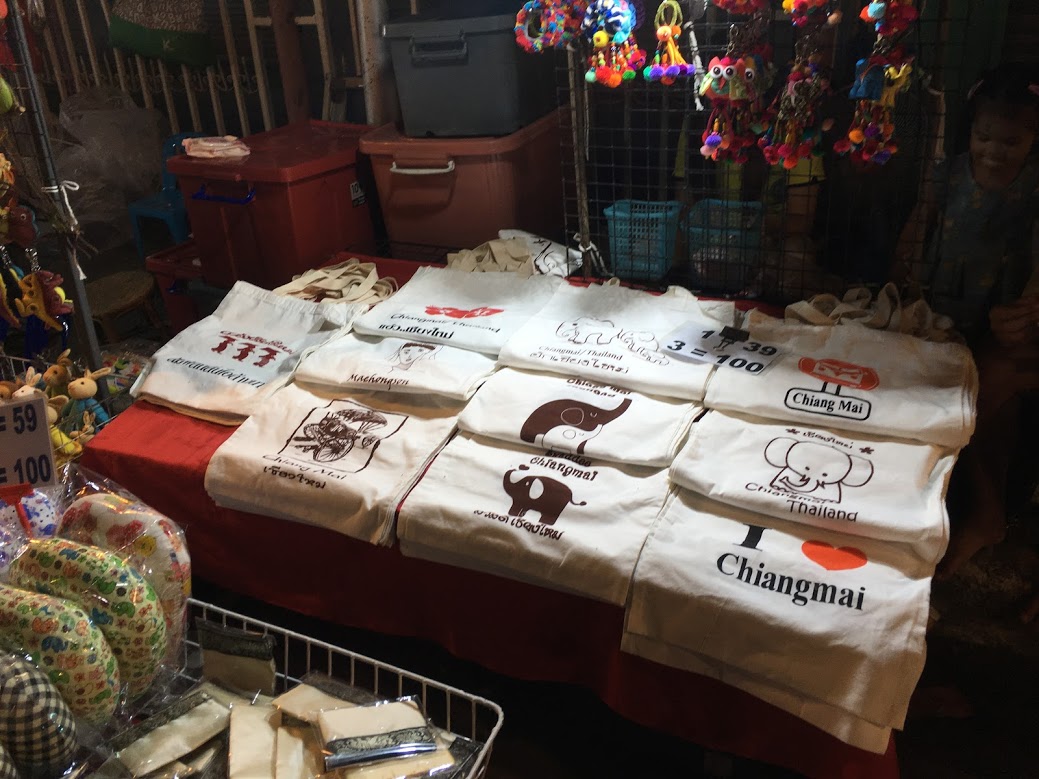 チェンマイのお土産・Tシャツ・洋服類（サタデーナイトマーケット・バザール・市場）
