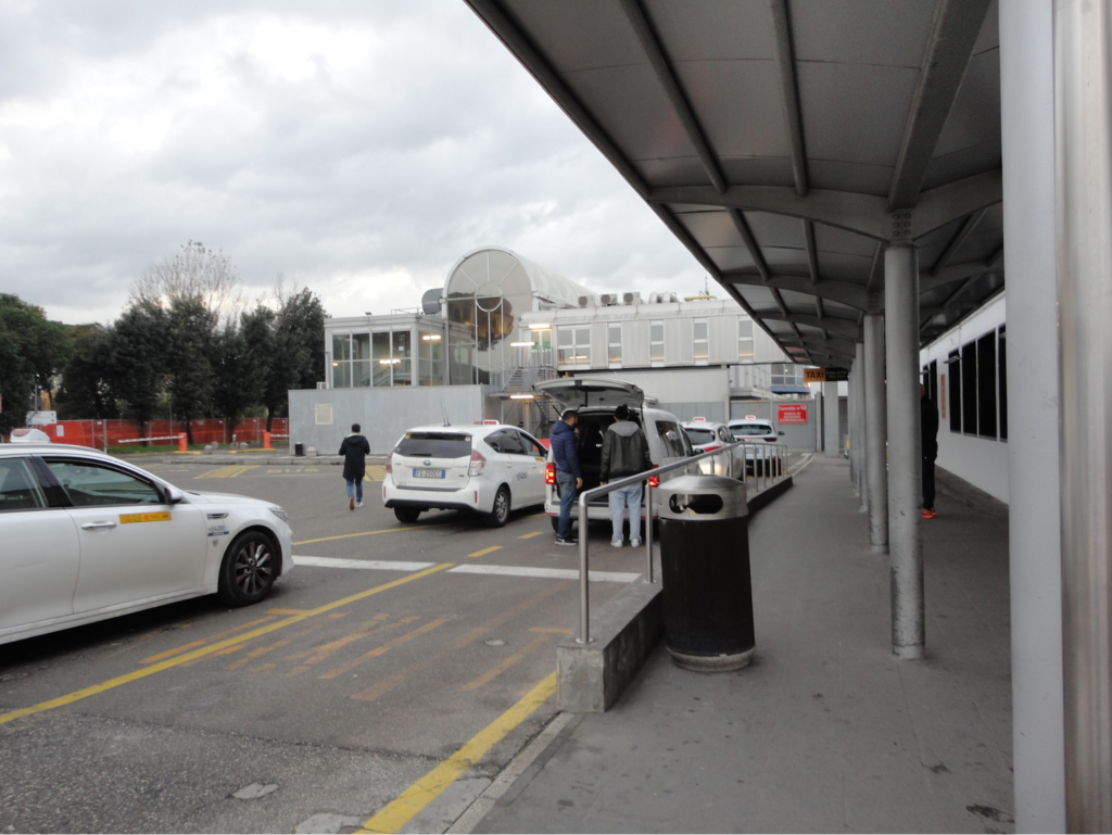 フィレンツェ空港と市内とのアクセス／タクシー