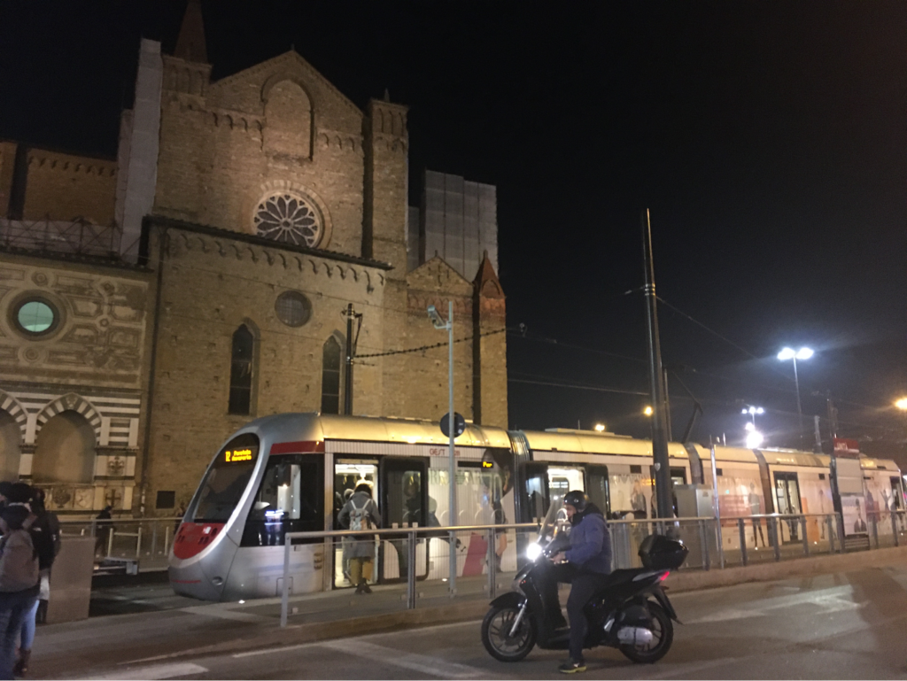 フィレンツェ空港から市内へのアクセス／トラム（トラム終着駅 Piazza Unità d’Italia ）