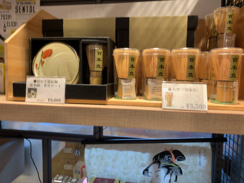 羽田空港：抹茶碗・茶筅セットのお土産