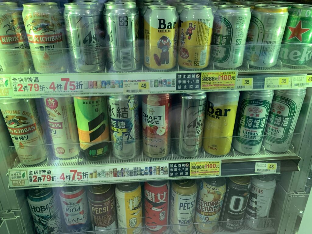 台湾松山空港・セブンイレブンの台湾ビールのお土産