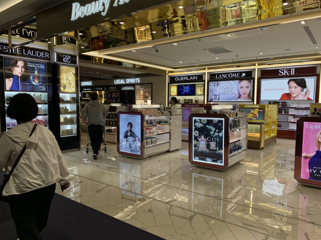 台湾・松山空港の到着時の免税店