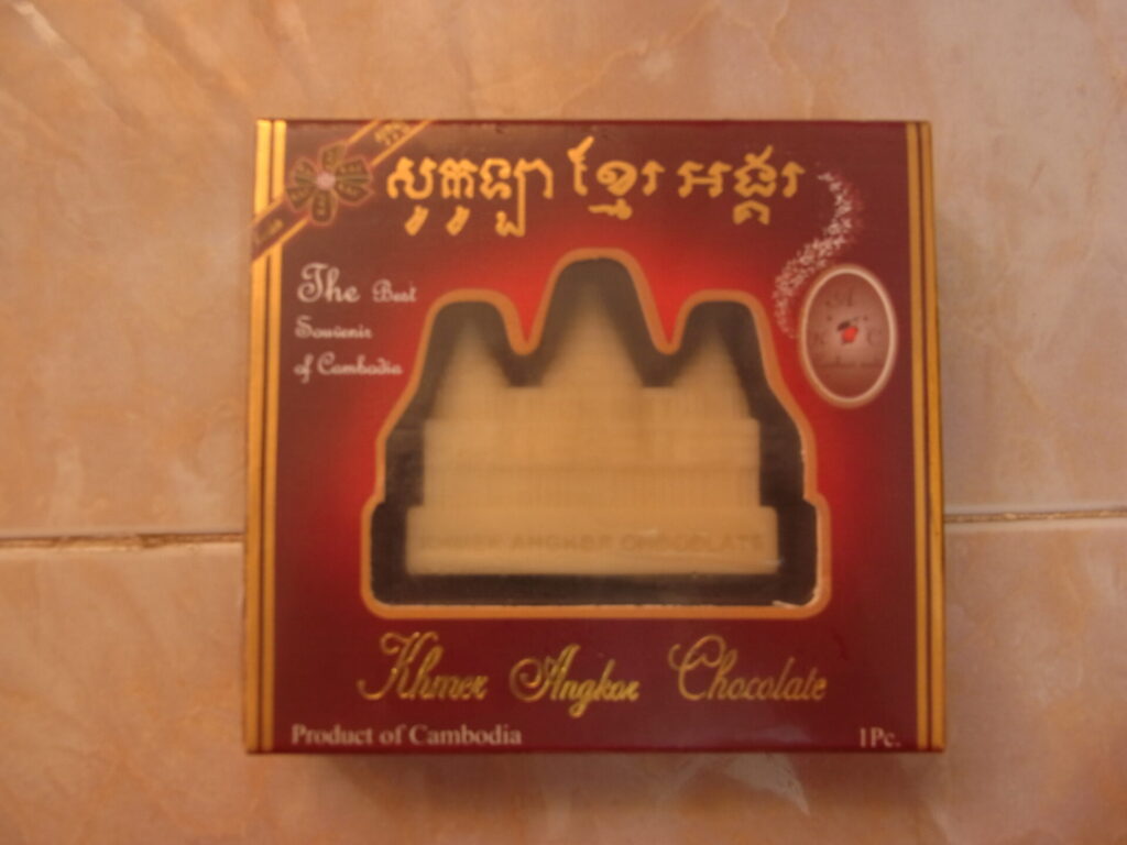 カンボジアのチョコレート（アンコールワットを型どった）