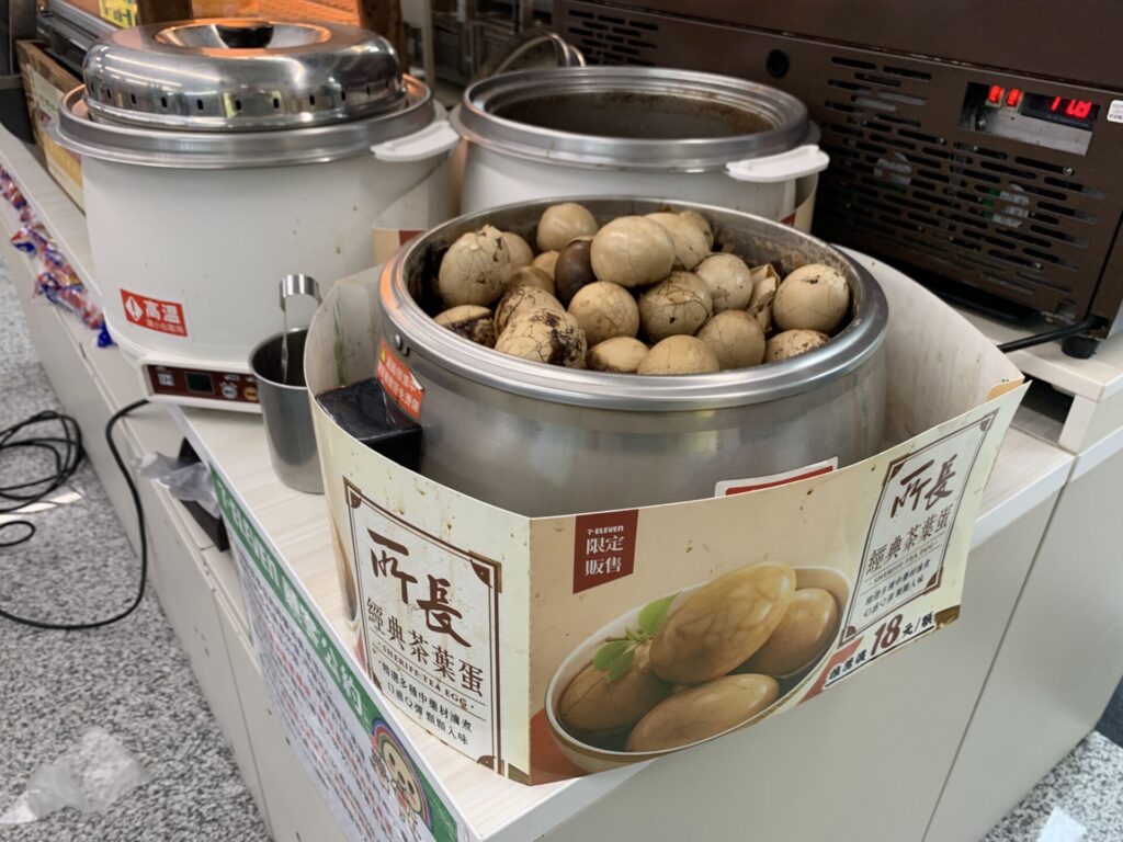 台湾松山空港の茶葉蛋（お茶卵）：その場で食べるお土産