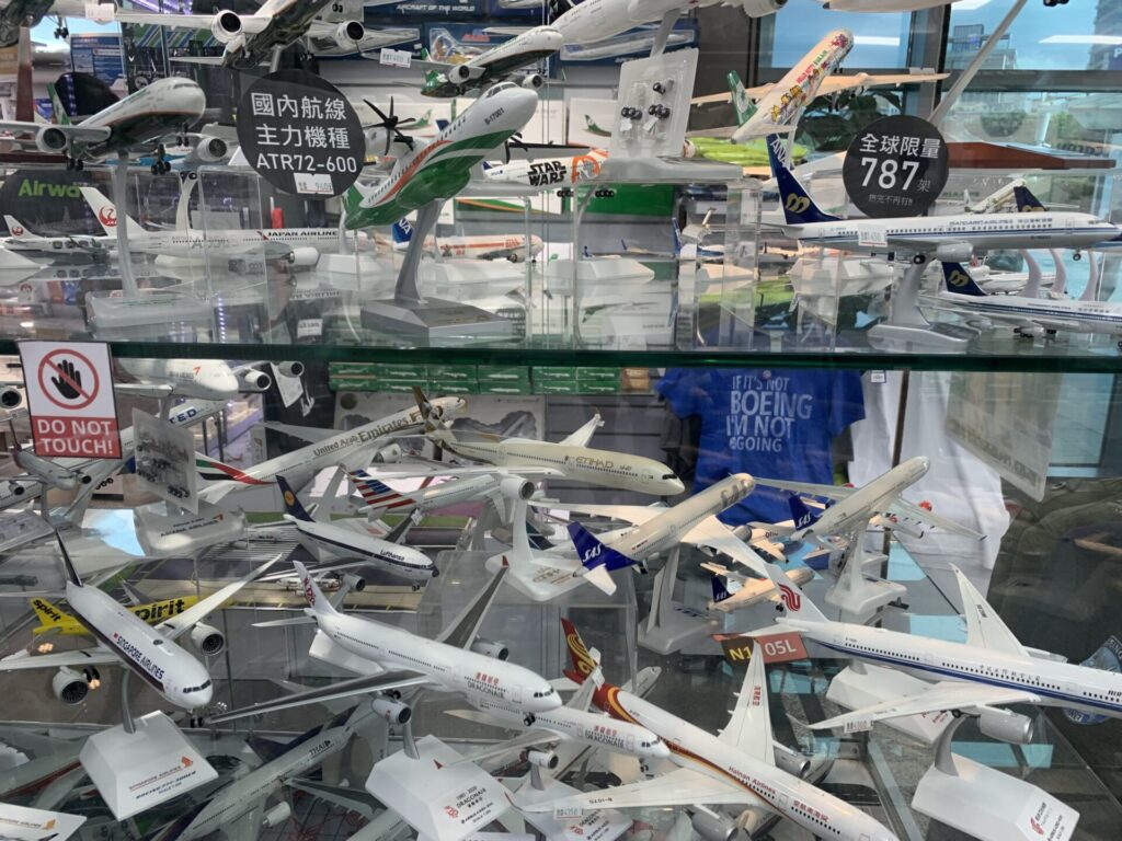 台湾松山空港の飛行機の模型のお土産