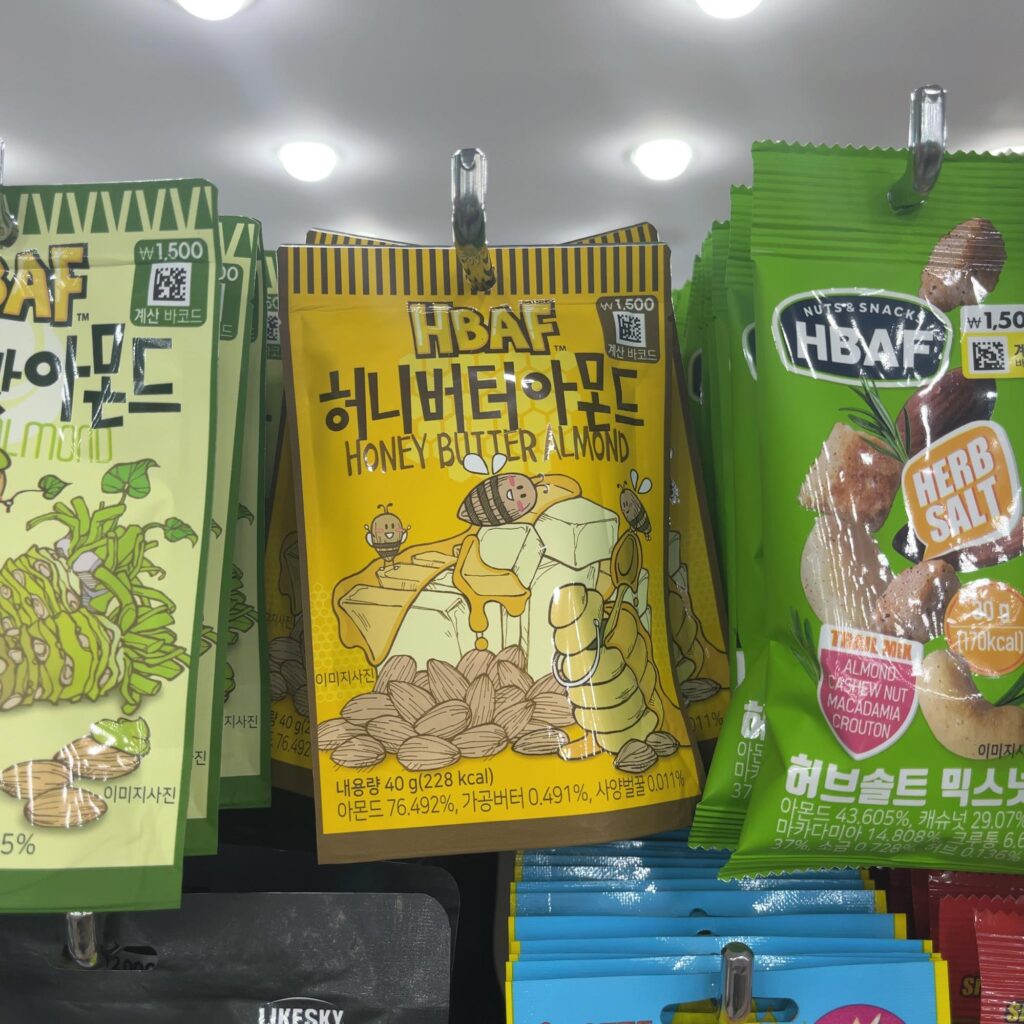 韓国のお菓子のお土産：ハニーバターアーモンド／Tom's Farm