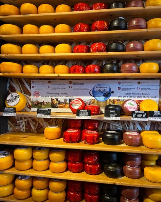 チーズ（オランダお土産の定番ゴーダチーズ）