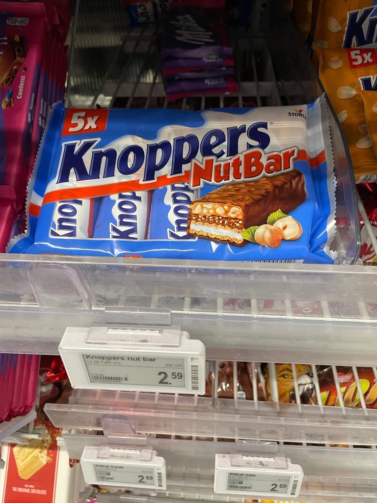 ドイツのお菓子メーカーのチョコレート：Knoppers (キノッポ)