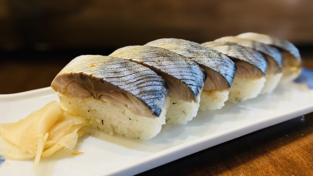 バッテラ：大阪発祥のサバの押し寿司