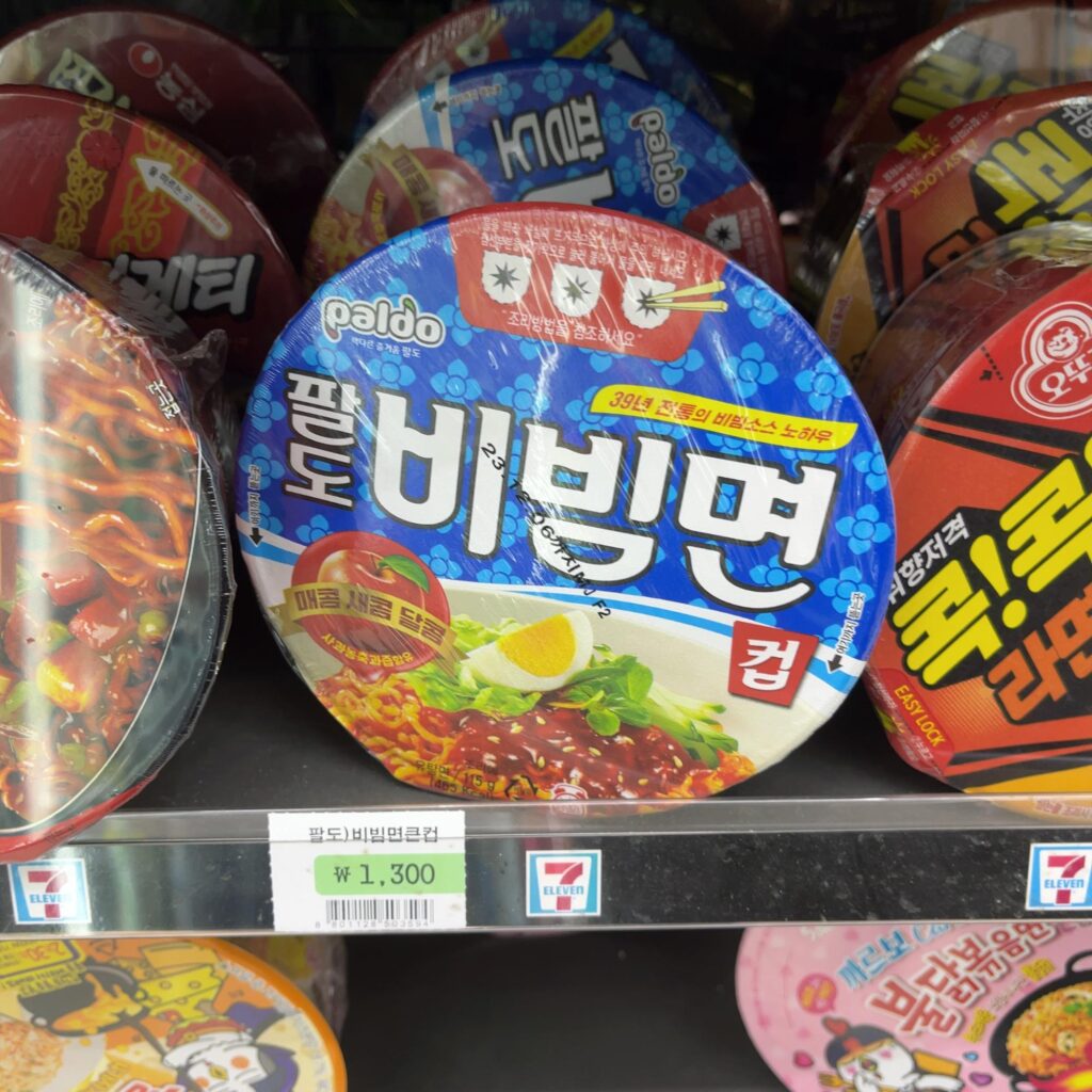 韓国のパルド ビビン麺
