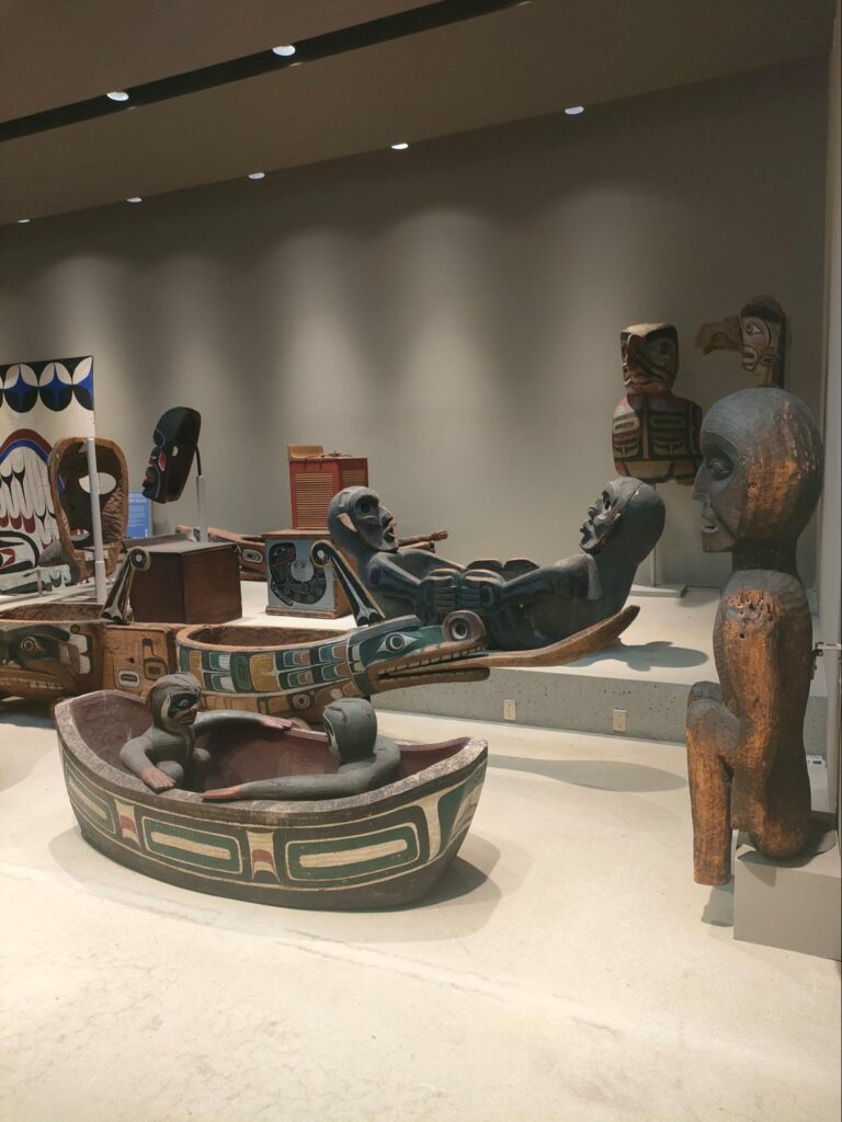 北西沿岸の先住民族の作品と世界の芸術