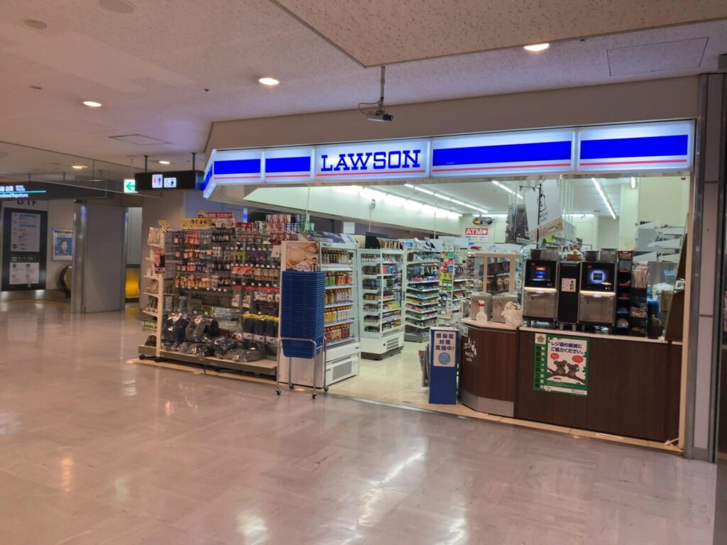 成田空港・第1ターミナル　ローソン（地下1階・改札外の空港中央ビルのすぐ）