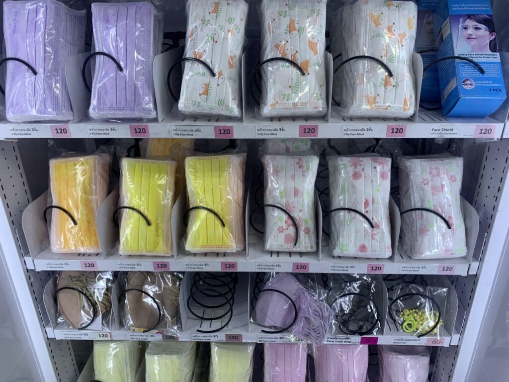 タイのカラフルなマスク（自動販売機）