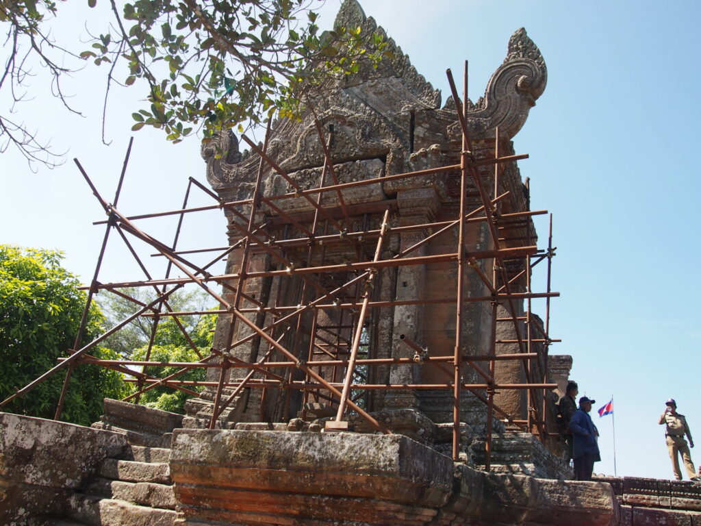 修復中の第一塔門