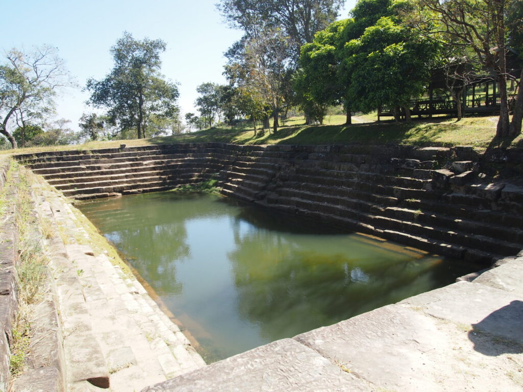 プレアヴィヒア寺院の貯水池