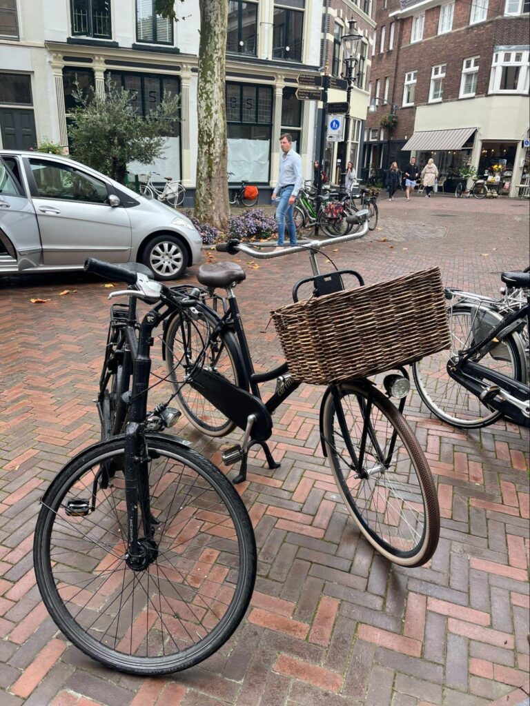 オランダの一般的な自転車：オマモビル(Omafiets)