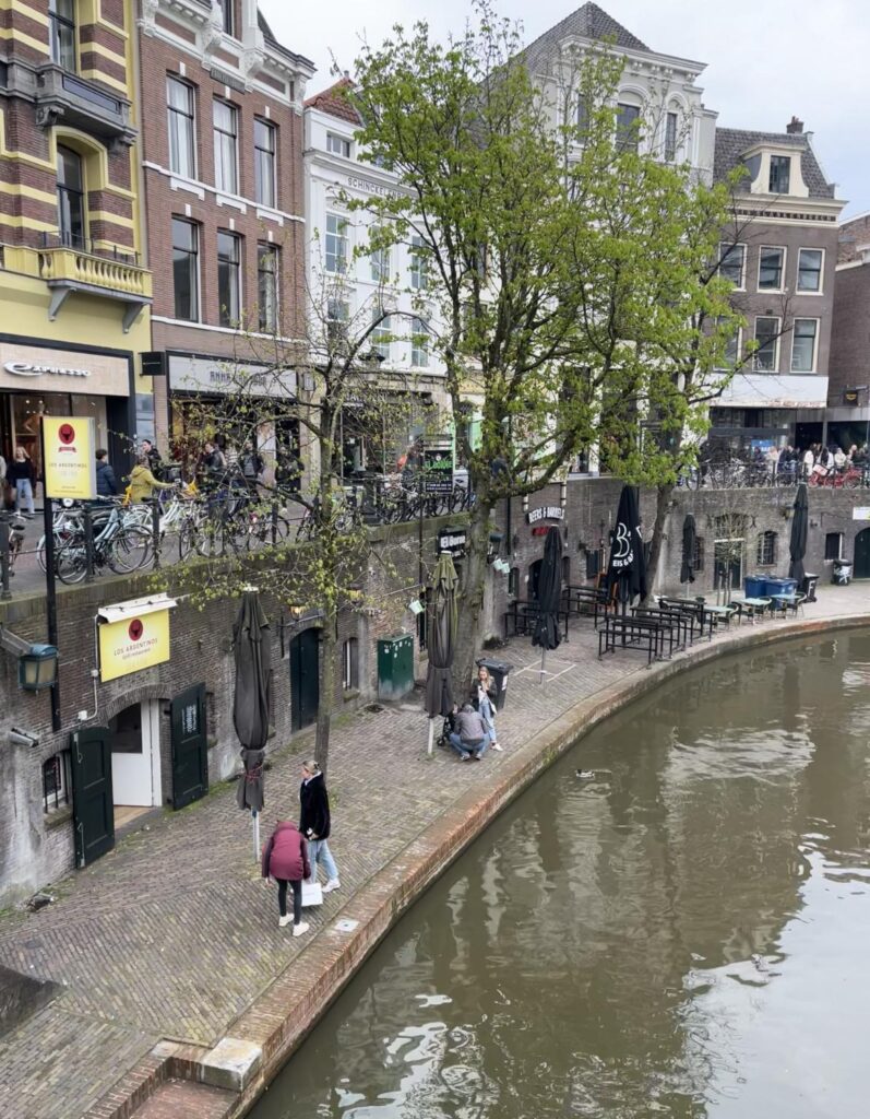オランダ人は使わなくなった自転車を運河に捨てる！？