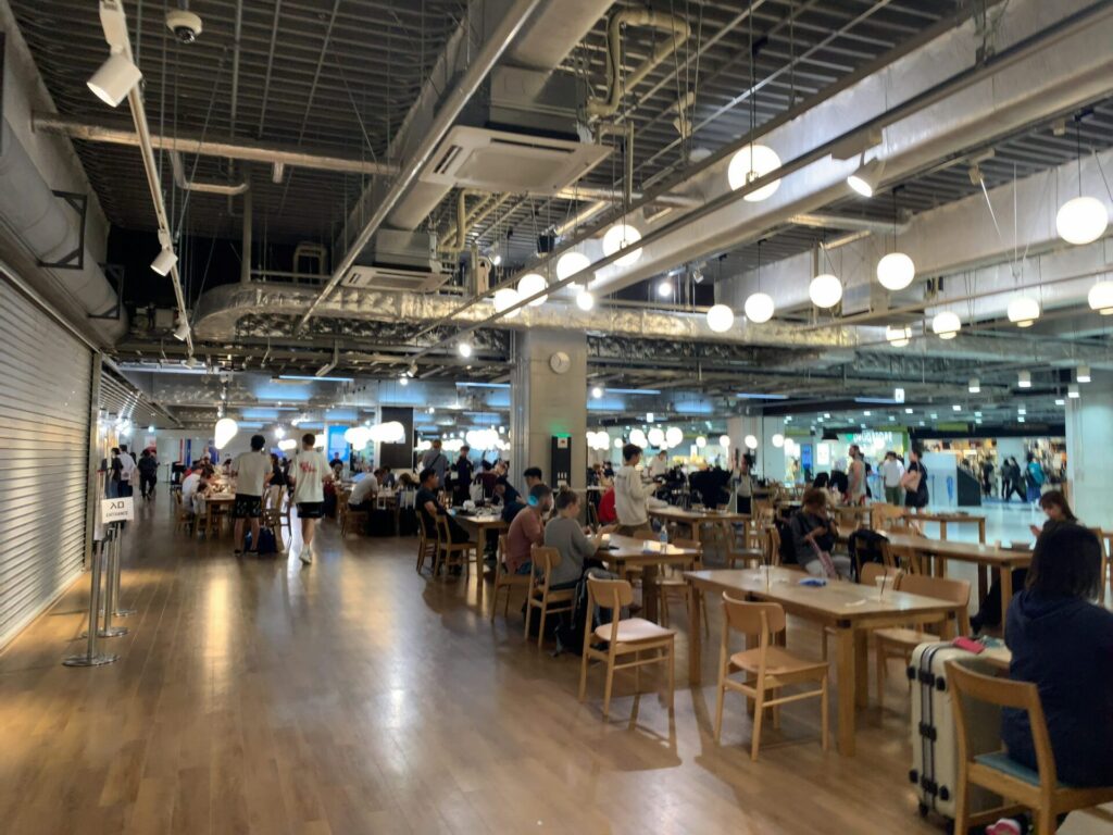 Food court/fast food restaurant at Narita airport terminal 3