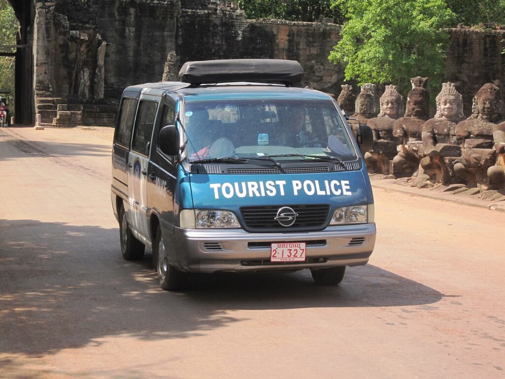 カンボジアの観光地のツーリストポリス・警察