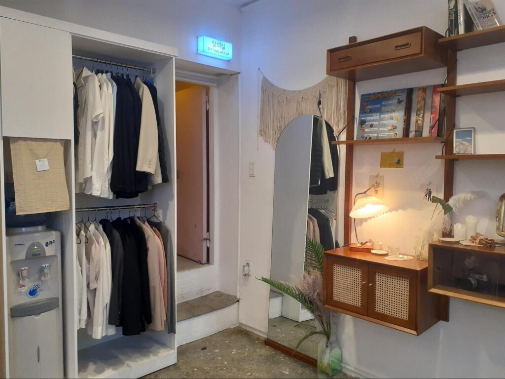 韓国フォトスタジオのレンタルの洋服とフィッティングルーム