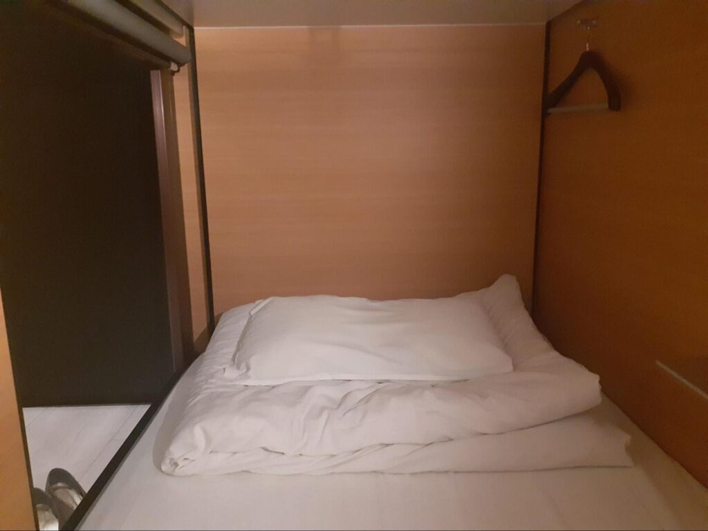 中部国際空港・カプセルホテルのベッド
