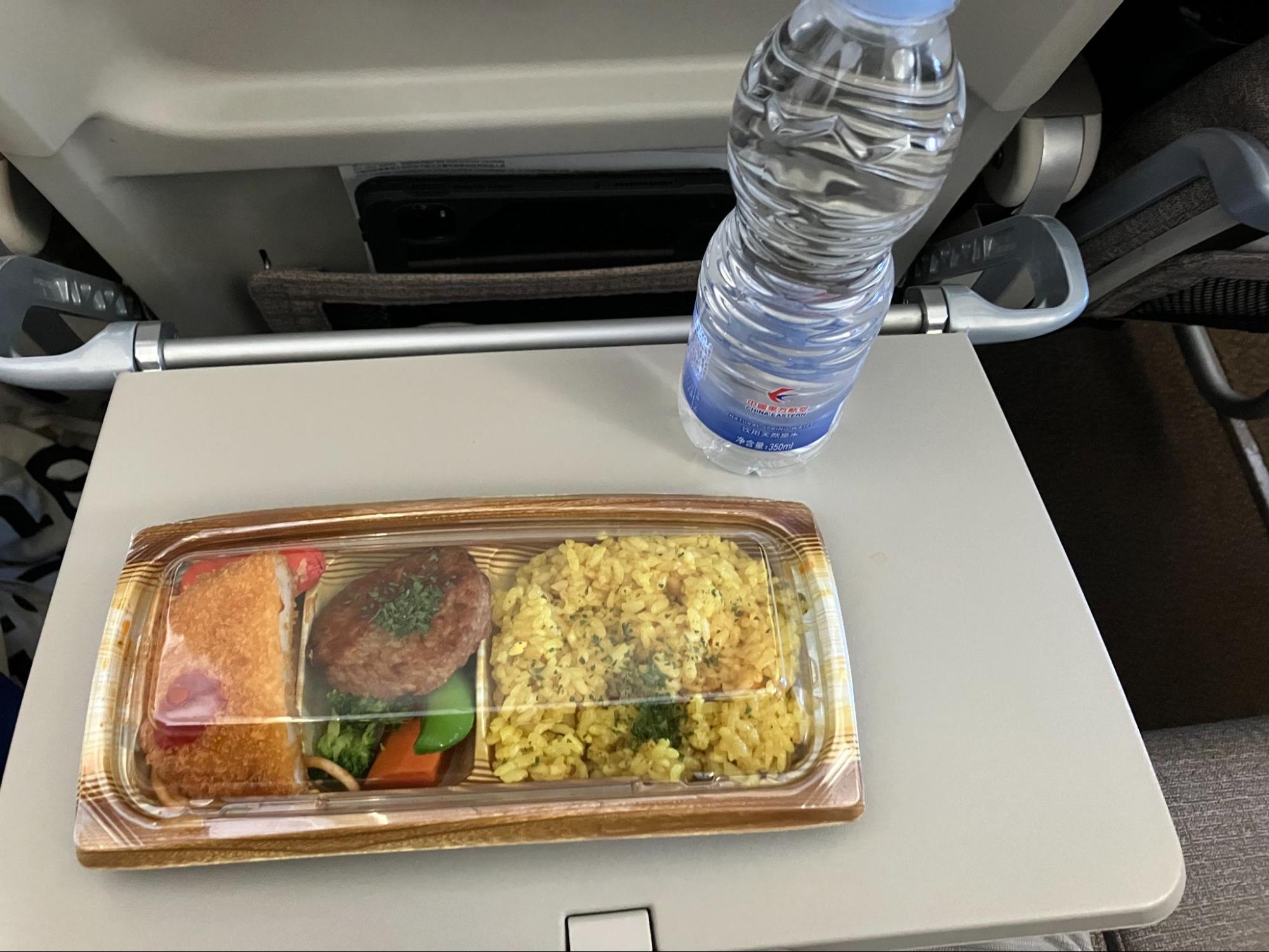 中国東方航空の機内食