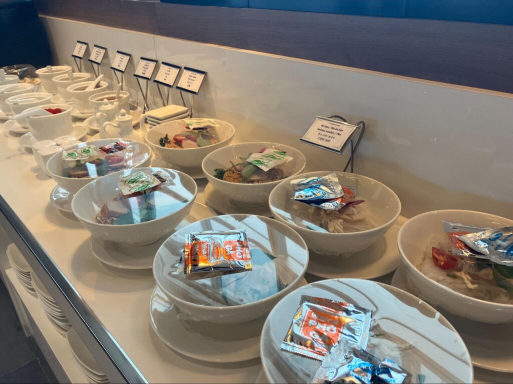 ダナン空港のラウンジの料理:フォー