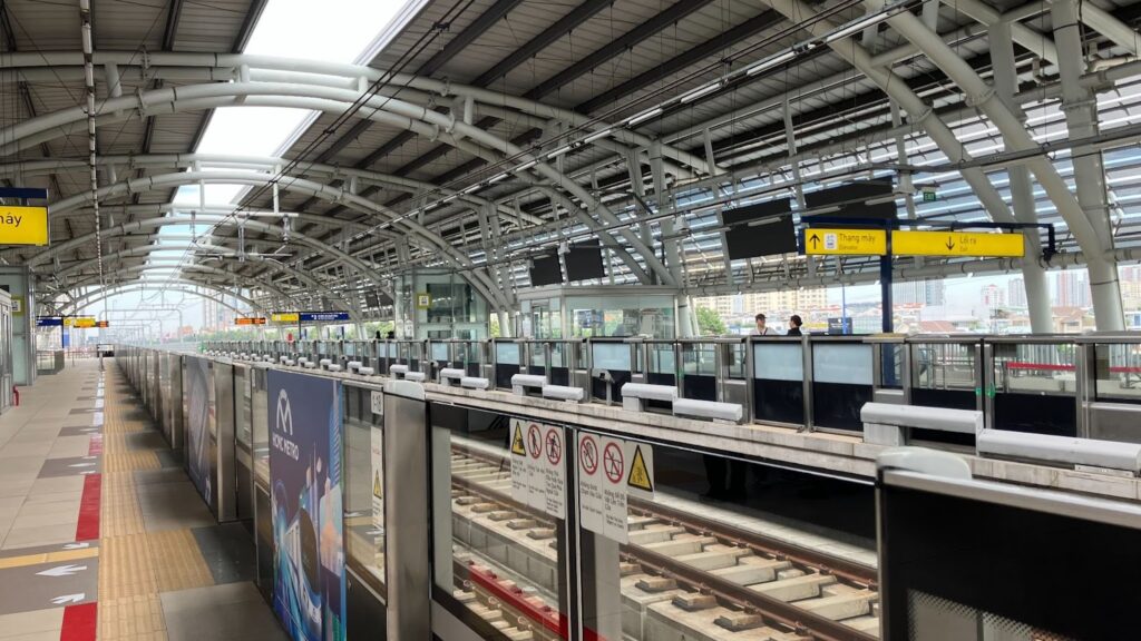 ホーチミン・メトロのプラットフォームの様子