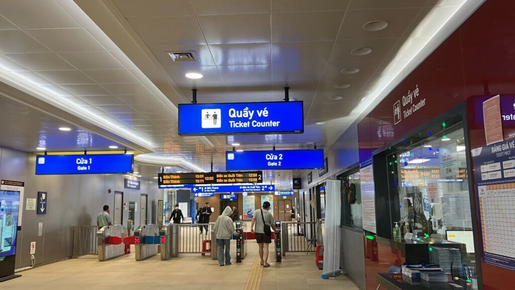 ホーチミンのメトロの改札口の様子