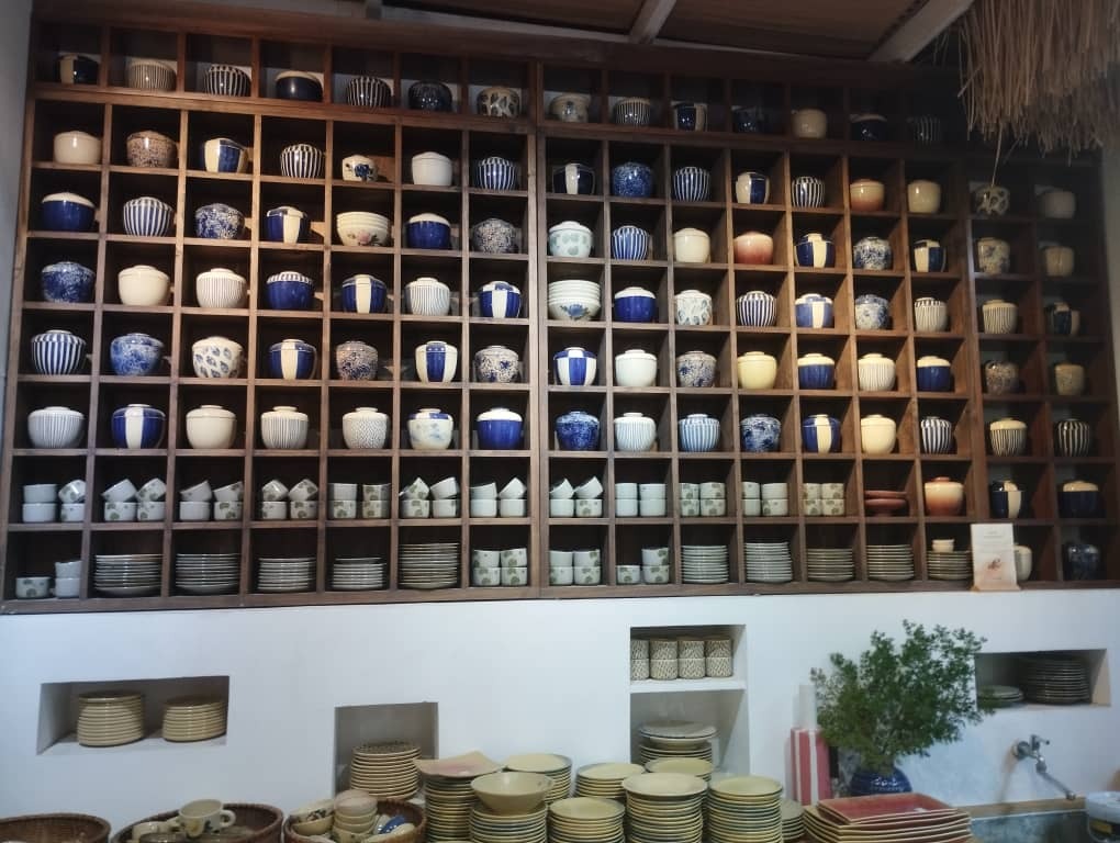 タオディエン Tuhu Ceramicsの店内