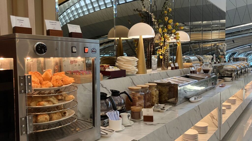 スワンナプーム空港内のラウンジの食事