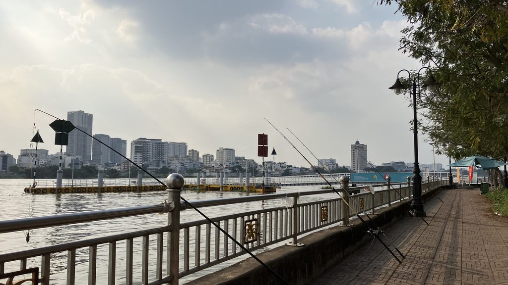 ホーチミンの川沿いの散歩