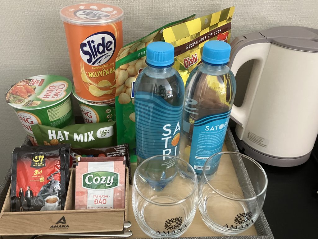 お茶はや水は無料ですが、お菓子やインスタントラーメンは有料でした